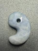 上品【糸魚川翡翠】　店内加工　ラベンダー翡翠　【小】勾玉　ジェダイド　国産翡翠　鏡面仕上げ
