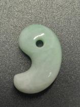 淡緑【糸魚川翡翠】　店内加工　本翡翠　　勾玉　存在感抜群